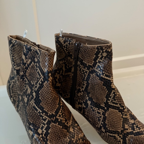 NWOT H&M Faux Snake Print Heeled Ankle Booties - Picture 3 of 5
